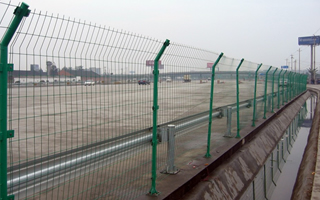 高速公路護(hù)欄網(wǎng)3