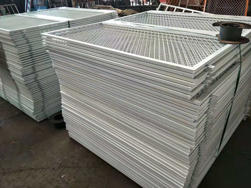 源松鋼板框網(wǎng)護(hù)欄